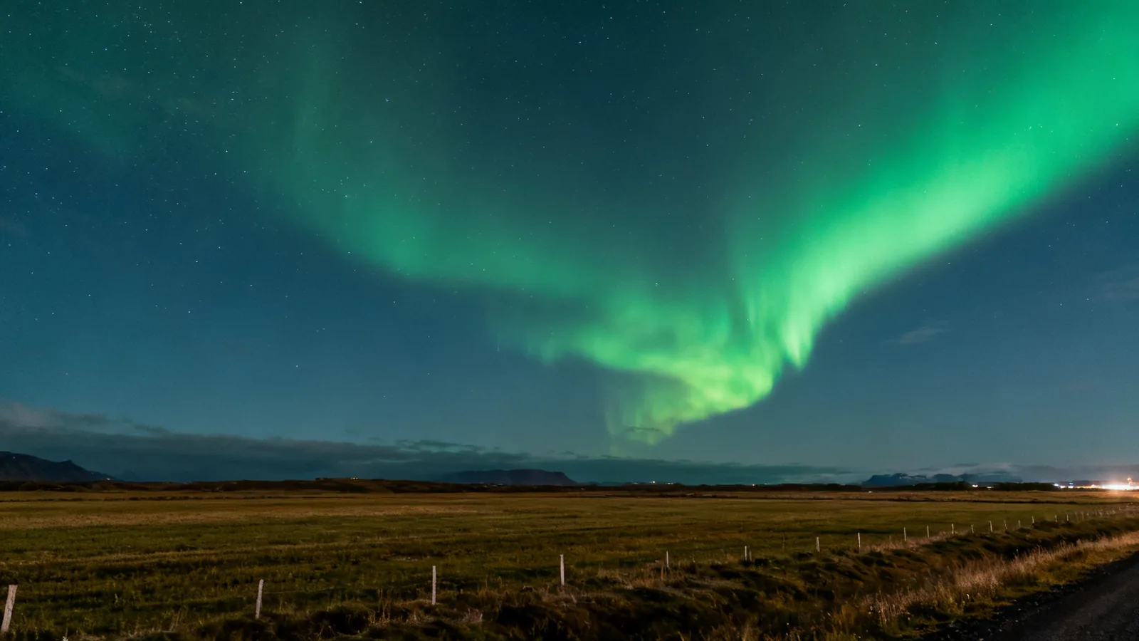 Generic aurora over anonymous rural Icelandic fields
