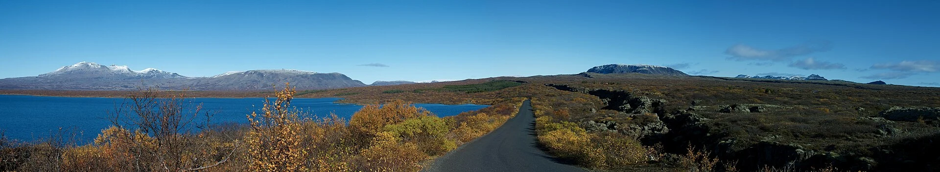 Road overlooking Lake Þingvallavatn in the Golden Circle area