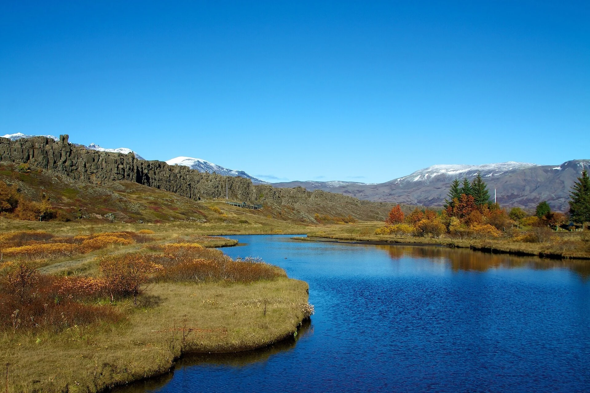 Water and rift cliffs in the Þingvellir landscape